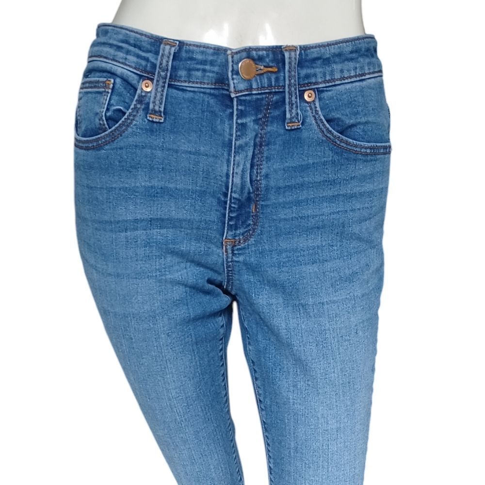 8106.....Universal Thread Skinny Jeans Size 4/27S, 9" Rise